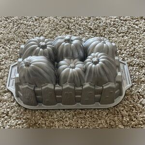 Nordic ware Pumpkin harvest loaf pan